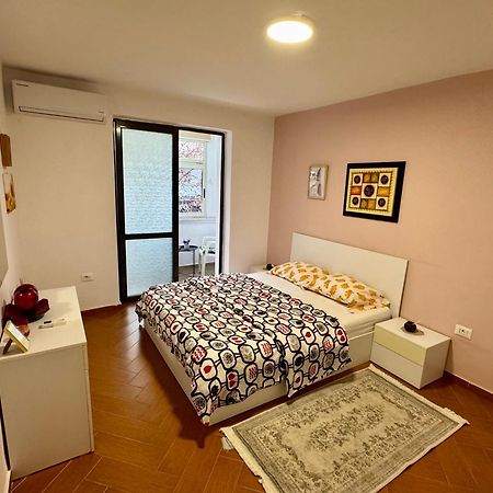 Skerdi'S Apartment - City Center Tirana Extérieur photo